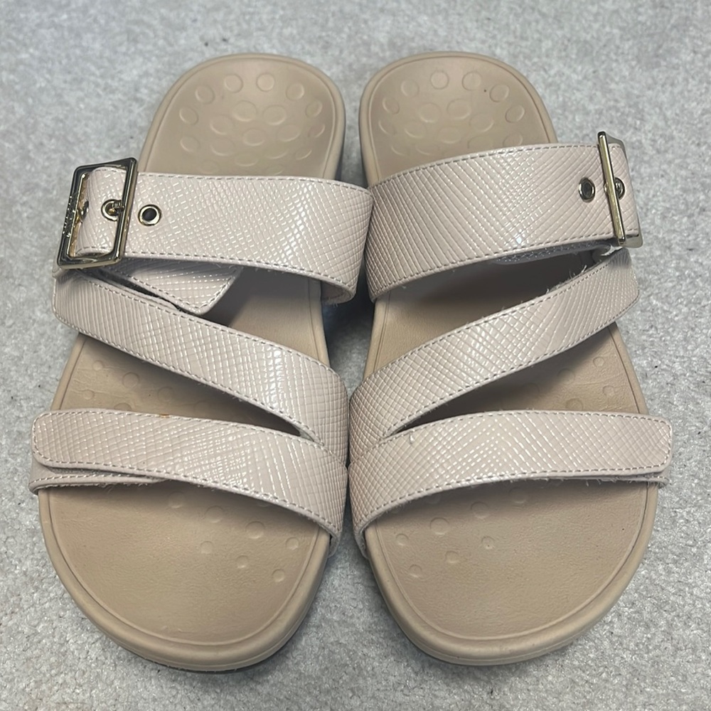Vionic slides
